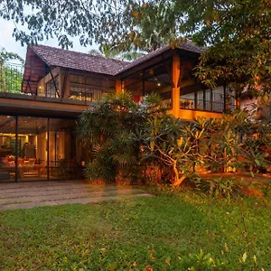 Villa Toya Toya By Veo, Stayvista - 3bhk River-view With Jacuzzi 