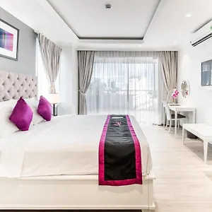 https://lavender-central-hotel.hotelsvungtau.com